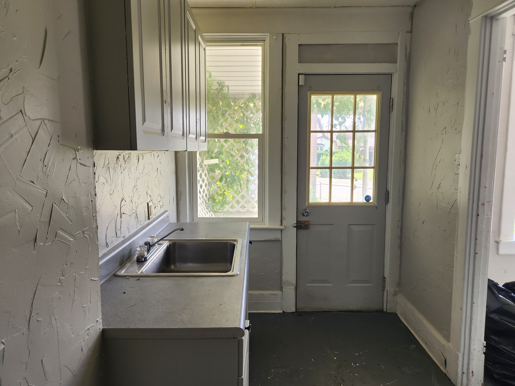 Building Photo - 413 25th St