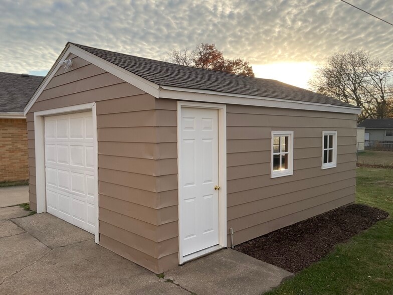 Building Photo - 6306 N 2nd St