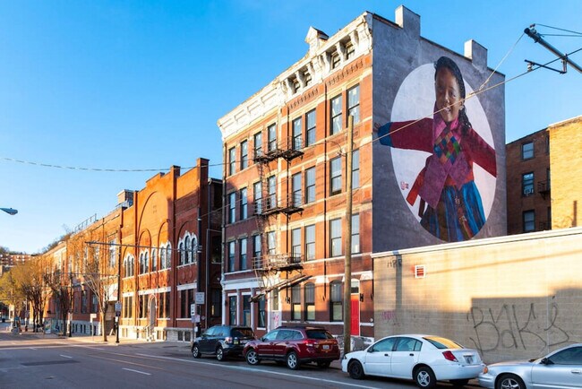 Building Photo - 1900 Elm St