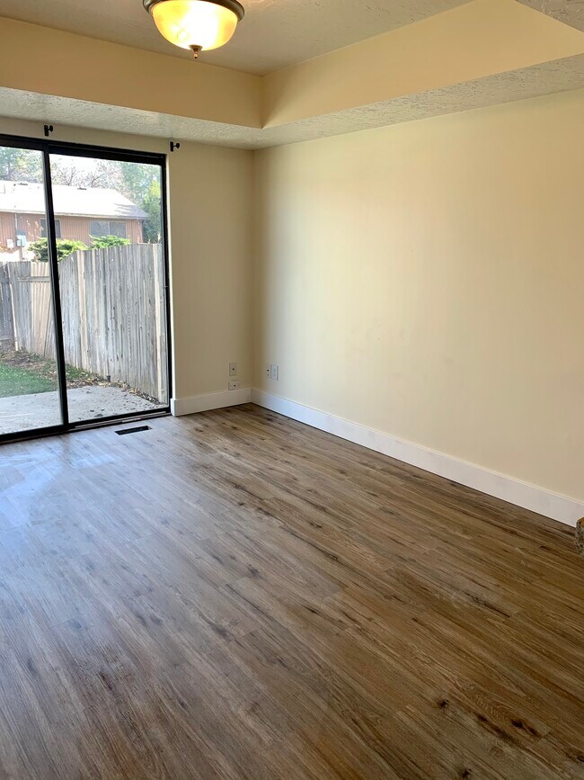 Building Photo - 5175 S 900 E