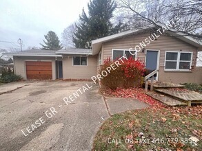 Building Photo - Two Bedroom Single Family Home - Forest Hi...