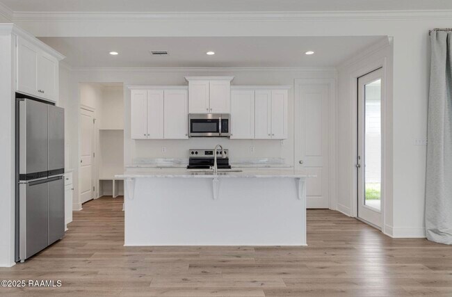 Building Photo - 211 Alpine Dr