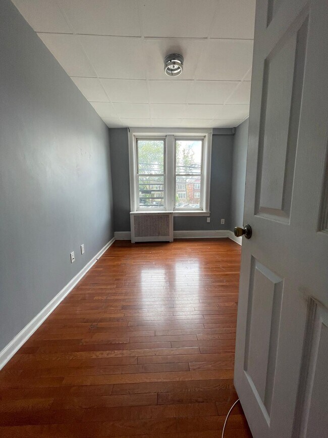 Building Photo - 197 Mallory Ave