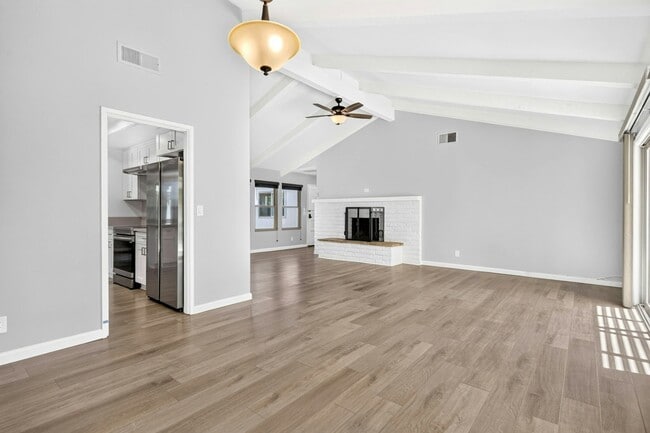Building Photo - 28147 Queensbridge Rd