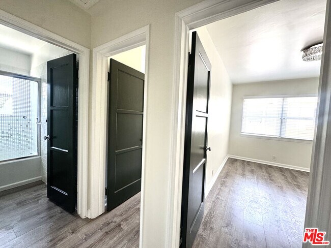 Building Photo - 5153 Overland Ave