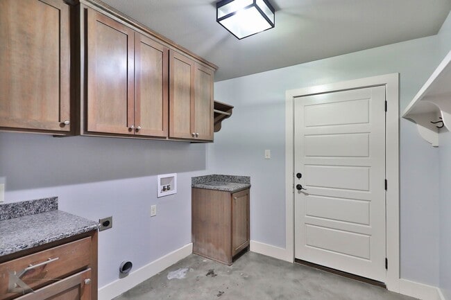Building Photo - 3/2/2 duplex!  NEWLY UPDATED!
