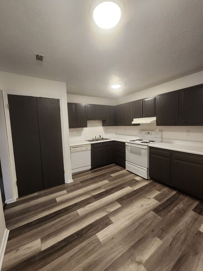 Interior Photo - FRANK