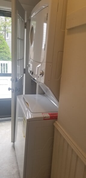 Private laundry! - 7 Shawmut Ter