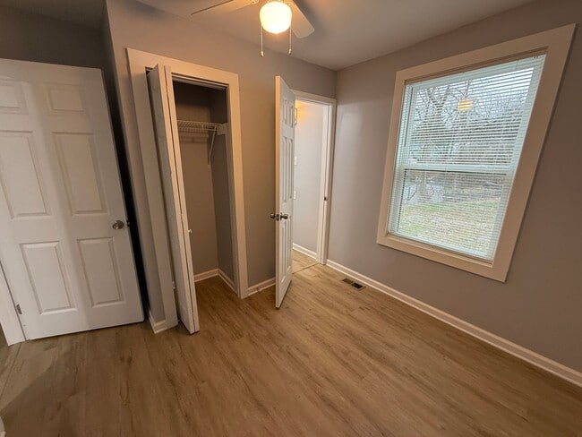 Building Photo - Great Rossville Home