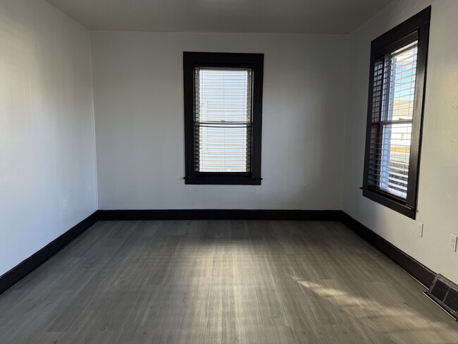 Building Photo - 15 Freestone Ave