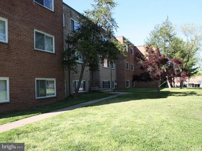 Building Photo - 6432 Edsall Rd