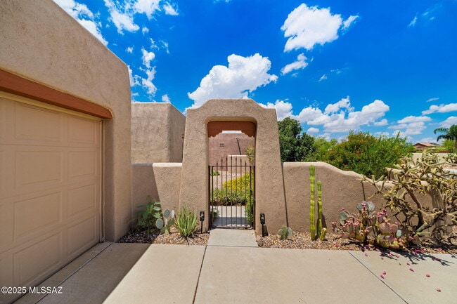 Building Photo - 9020 N Jessy Ln