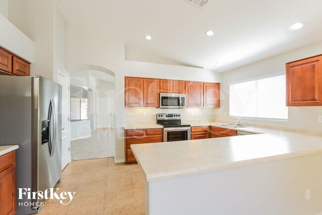 Building Photo - 6120 S 53rd Dr