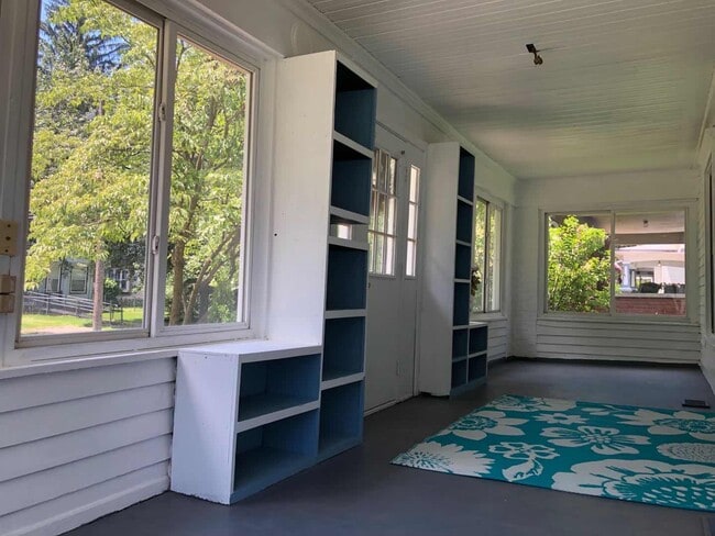 Building Photo - 823 Bloomfield Ave