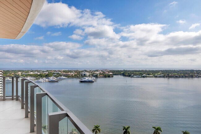 Building Photo - 1333 S Flagler Dr