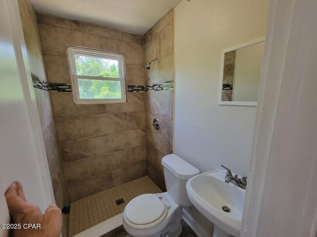 Building Photo - 131 Allen Ave