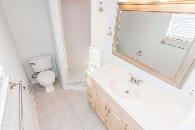 Building Photo - WONDEFUL BEACHSIDE POOL HOME - POOL CARE & LAWN CARE INCLUDED