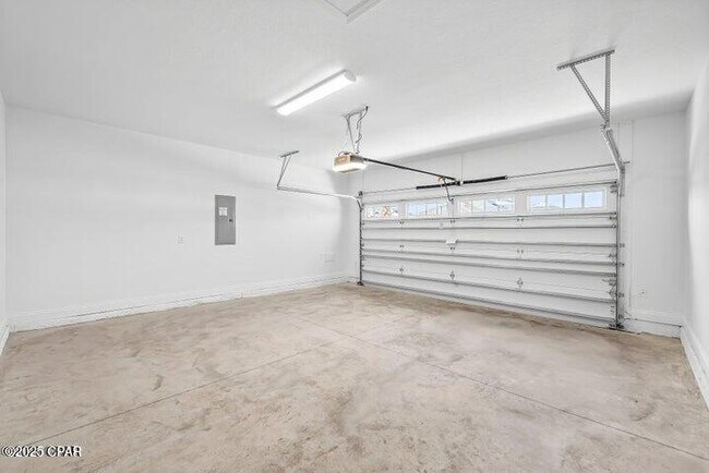 Building Photo - 8912 Parrot Pl