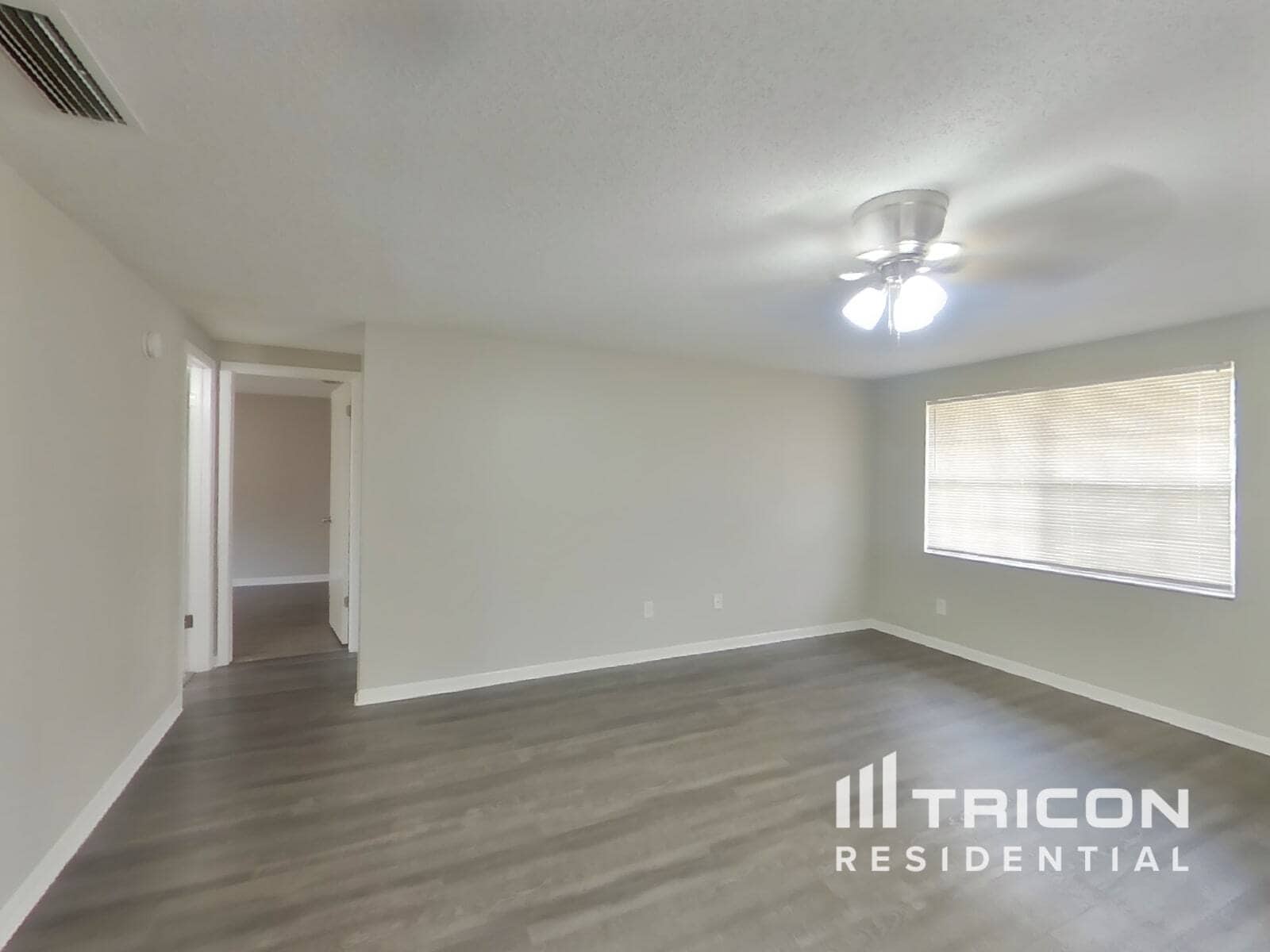 Building Photo - 1203 Seffner Valrico Rd