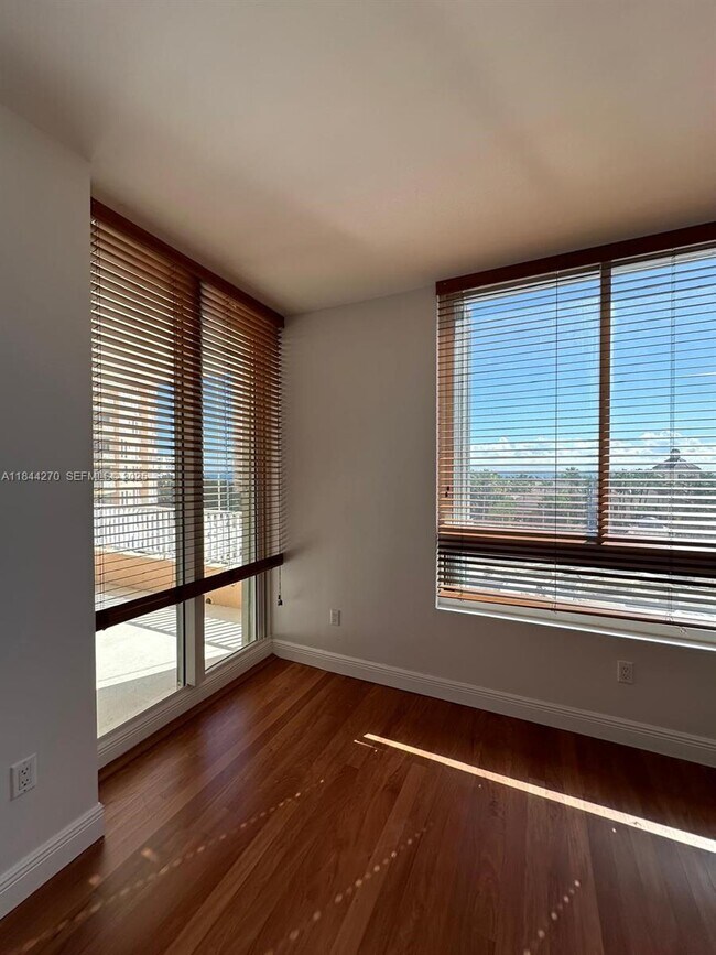 Building Photo - 785 Crandon Blvd