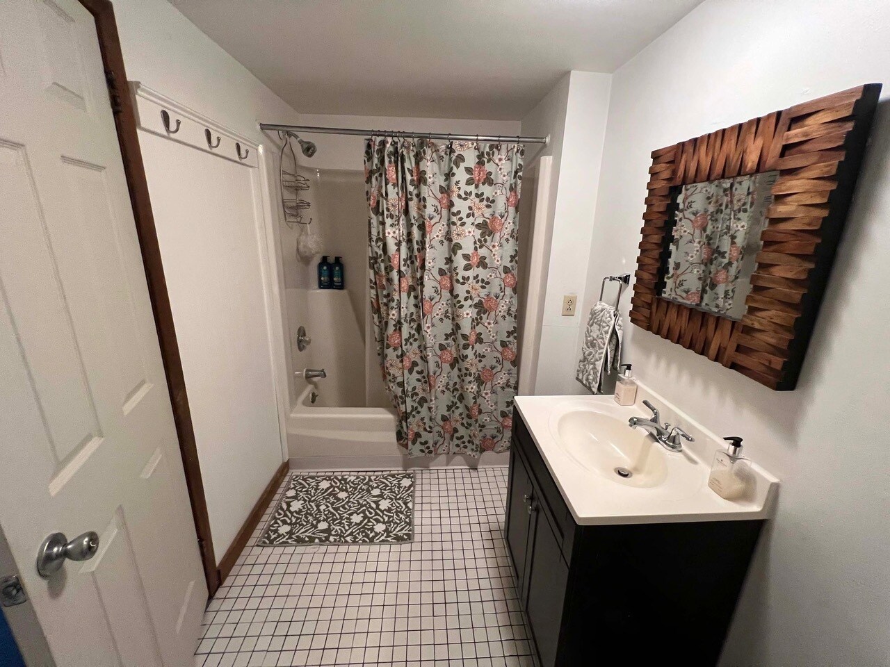 Building Photo - 203-205 Main St