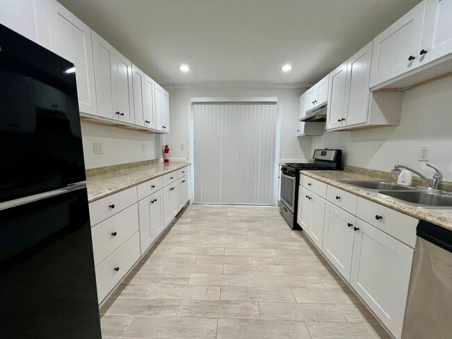 Building Photo - Stunning 2-Bedroom Townhome in the heart of Passyunk Square! Available NOW!