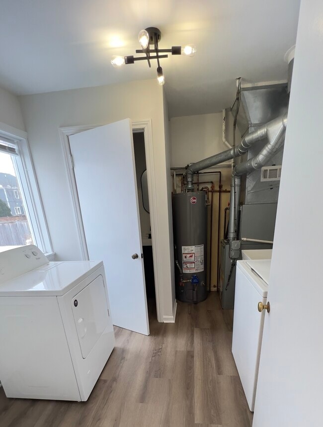 laundry room - 2244 Scott Rd