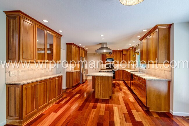 Building Photo - 4 Bed 3 Bath Home in Lambertville