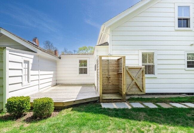 Building Photo - 109 Toylsome Ln