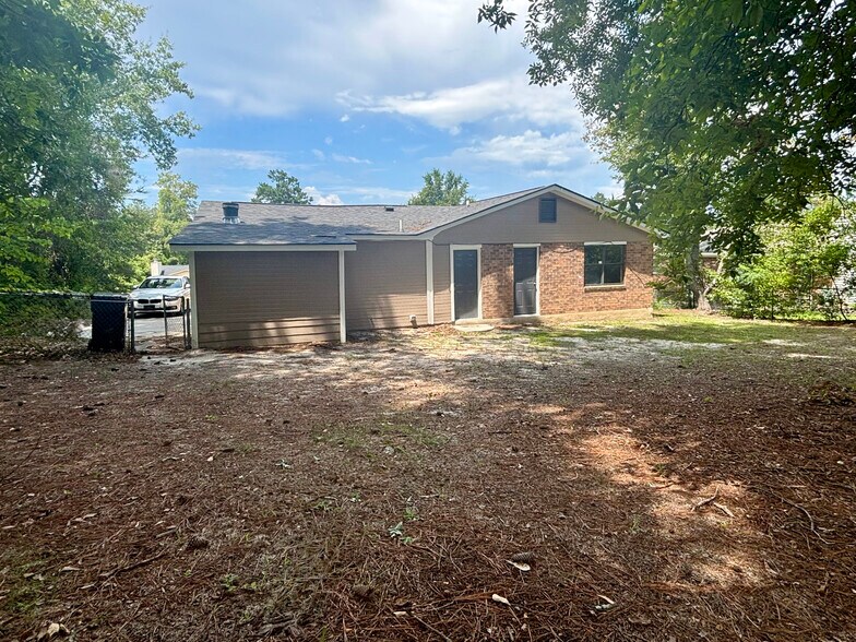 Building Photo - 2718 Bennington Dr