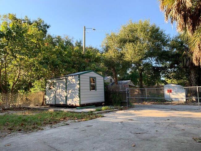 Building Photo - 1804 E Sitka St