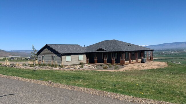 Building Photo - House On the Hill with Beautiful Views!