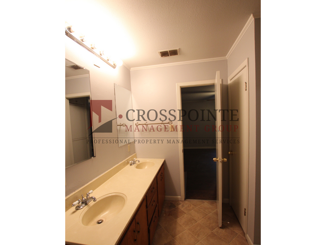 Building Photo - Beautiful 3 bedroom 2 bath home in Flint! Lease Take Over!