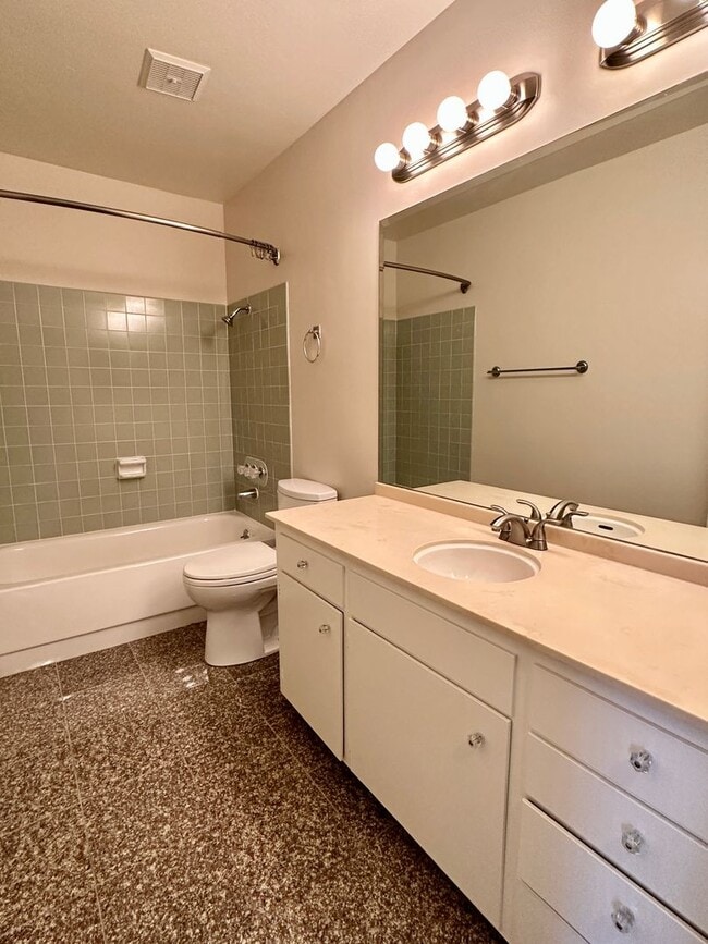 Building Photo - Spacious, Upgraded, 3 Bedroom 2.5 Bath Con...