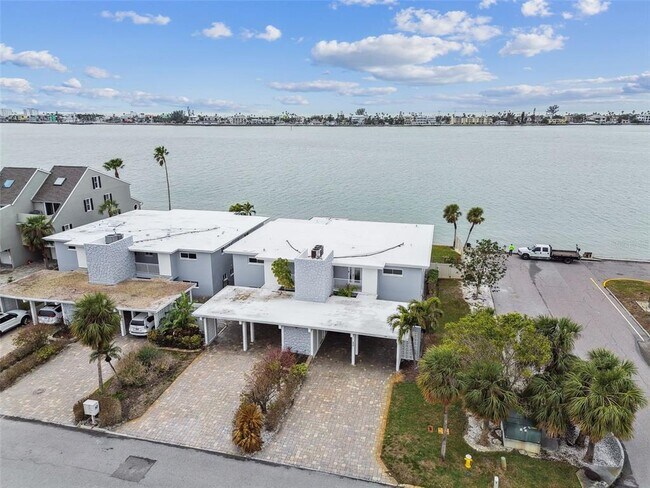 Primary Photo - 800 Madonna Blvd
