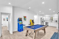 Building Photo - 1568 NE 35th St