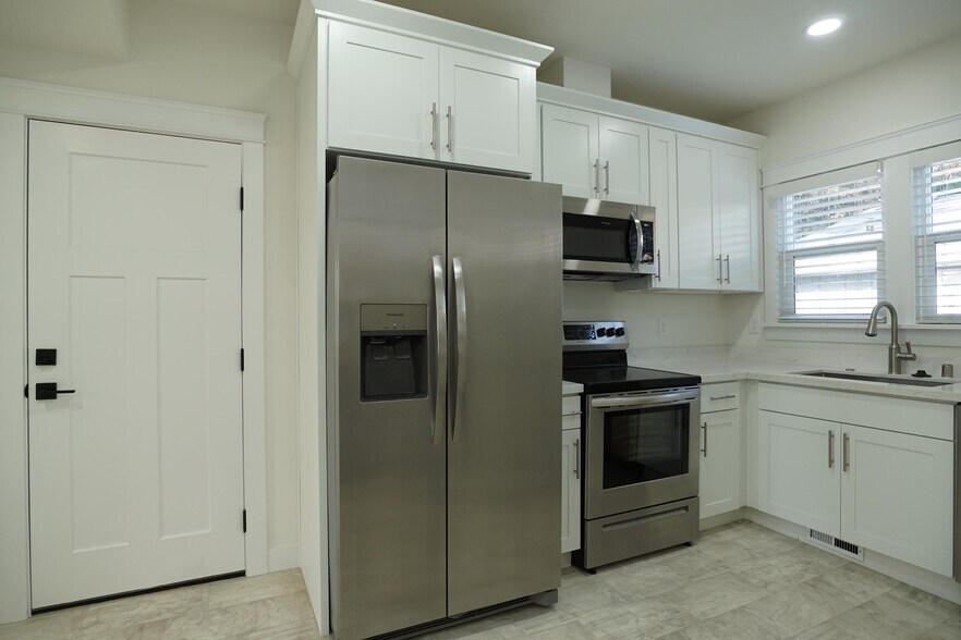 Building Photo - 2922 S Adams St