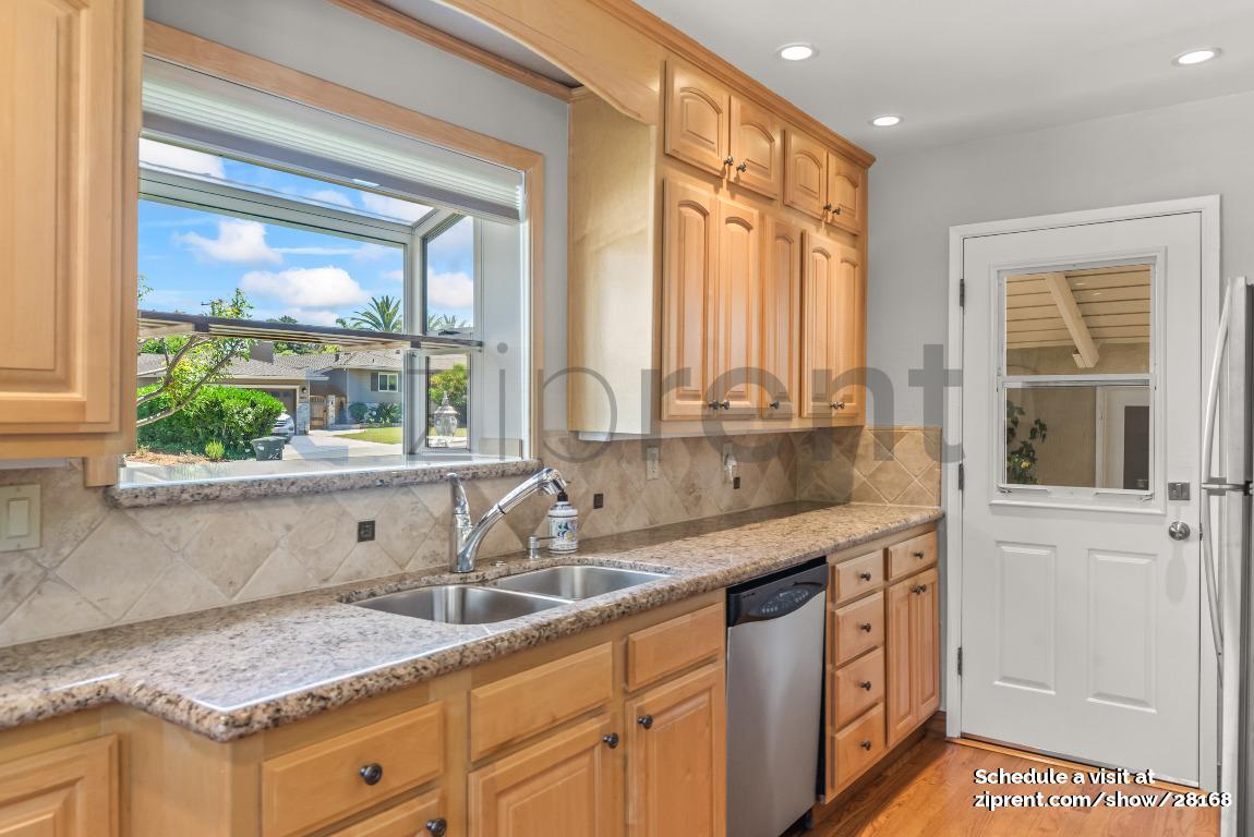 Building Photo - 2010 Helena Way