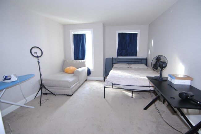 Building Photo - 3 Maple Ridge Dr