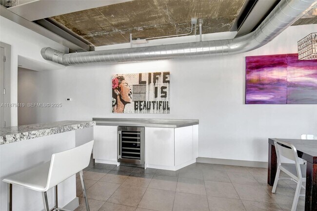 Building Photo - 110 SE 2nd St