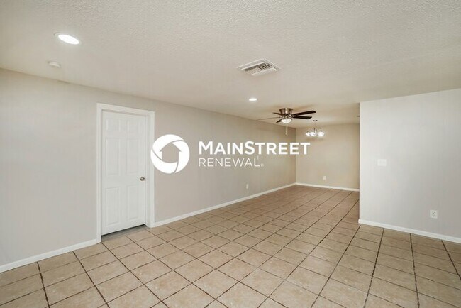 Building Photo - 3 Bedroom Pet-Friendly Home in TAMPA, FL with Main Street Renewal