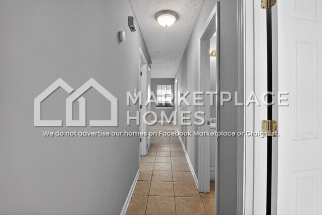 Building Photo - 5826 Laurie Dr