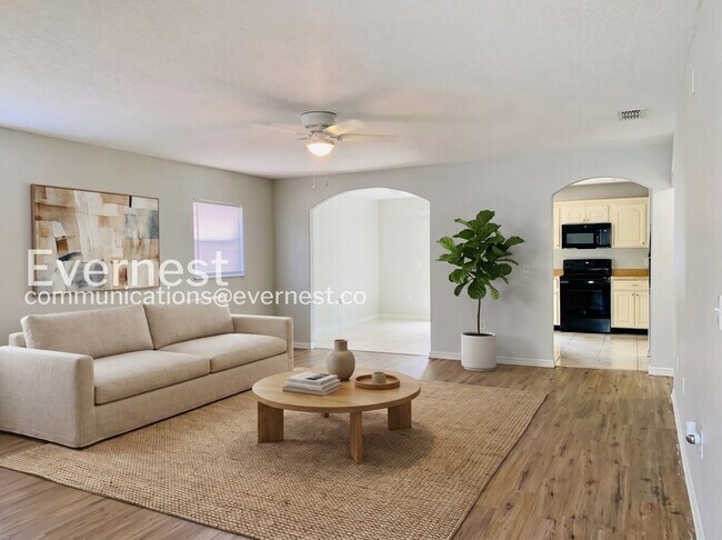 Building Photo - Spacious Home with Attached Garage and Central Air | Pet friendly | Available Soon!