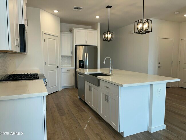 Building Photo - 15849 W Gray Fox Trl