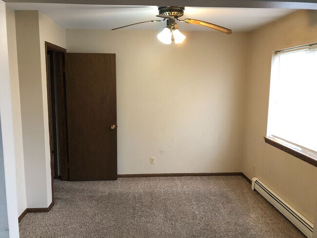 Building Photo - Spacious 1 bedroom plus den.