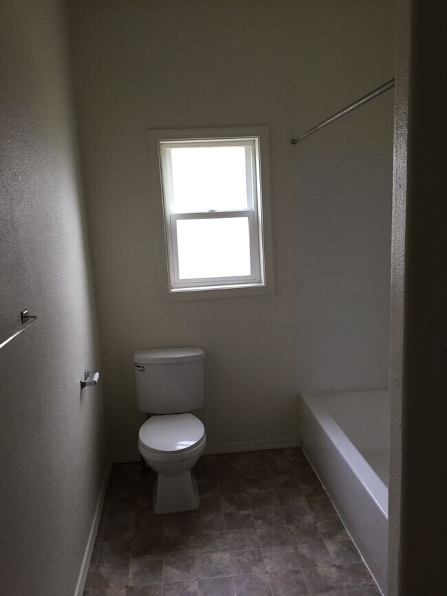 Building Photo - 1905 E Penn Ave