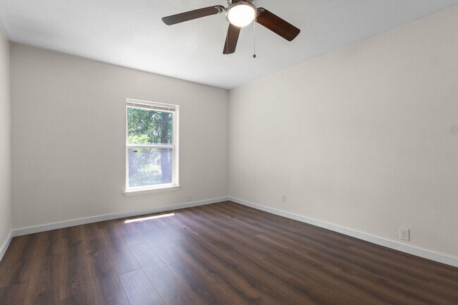 Building Photo - Charming Renovated Home for Lease in Denison!