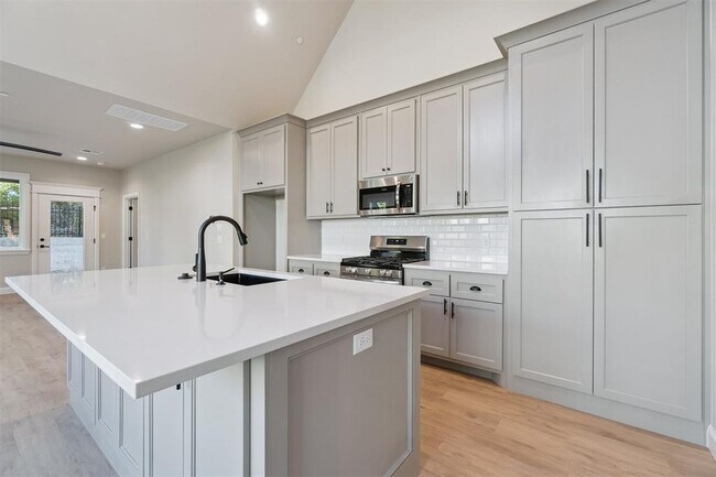 Building Photo - 4212 Abbey Pk Dr