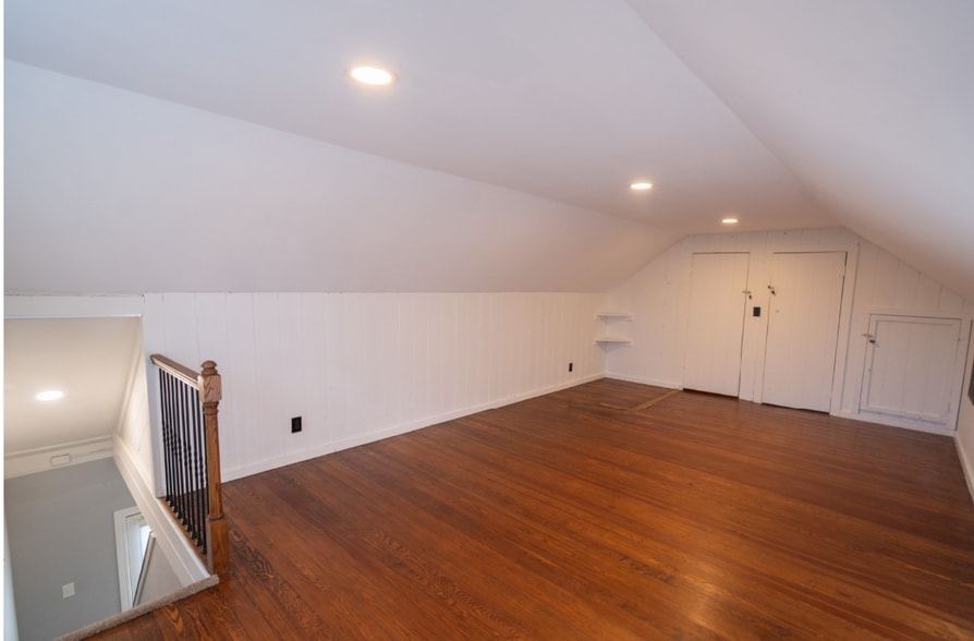 Building Photo - 2208 E 13th St