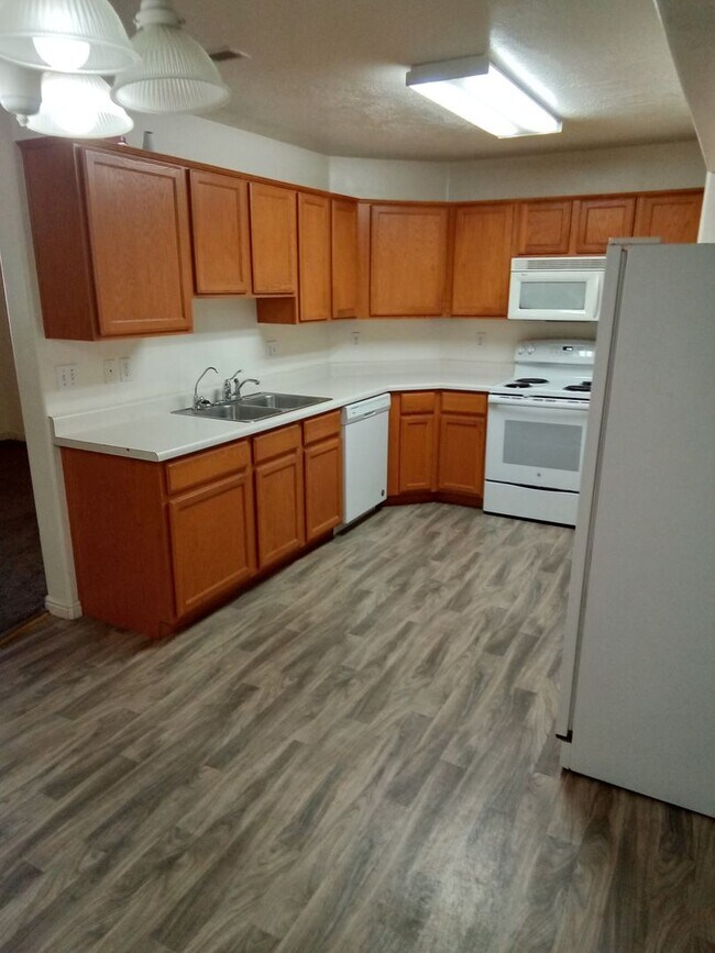 Building Photo - Willow Springs Condo